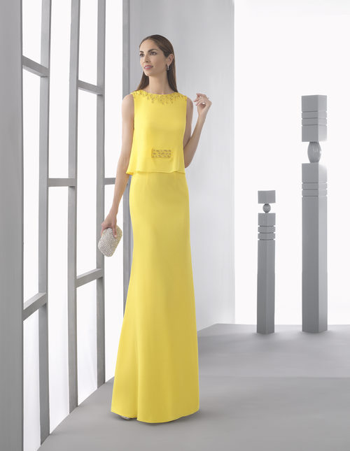 Eugenia Silva con un vestido amarillo de la colección 'Cocktail 2017' de Rosa Clará