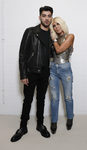 Zayn Malik y Donatella Versace presentando su colaboración para crear una colección cápsula Versus Versace