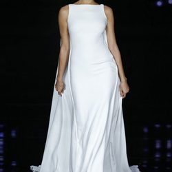 Irina Shayk con un vestido clásico de la colección 'Atelier 2017' de Pronovias