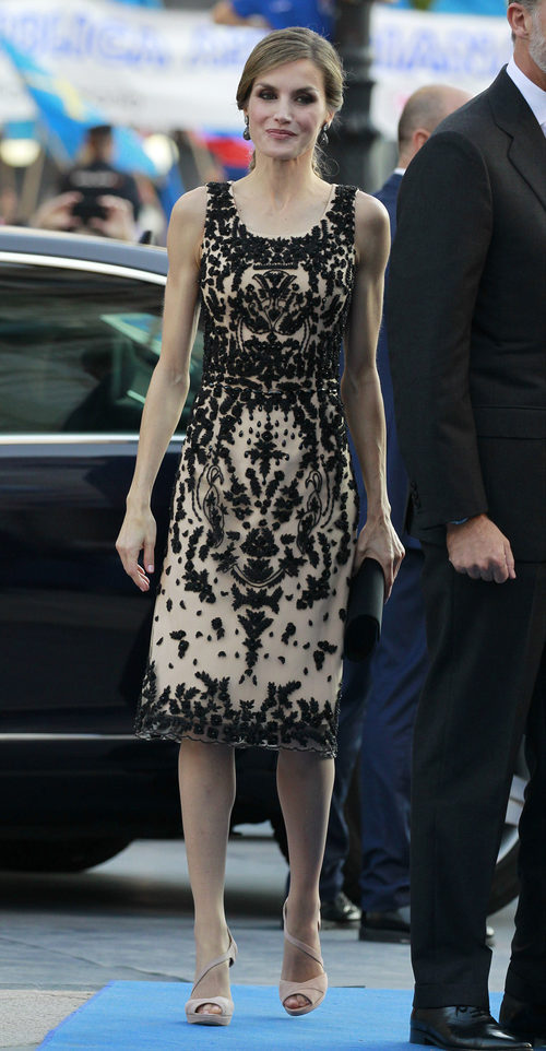 La Reina Letizia en los Premios Princesa de Asturias 2016 vestida de Felipe Varela