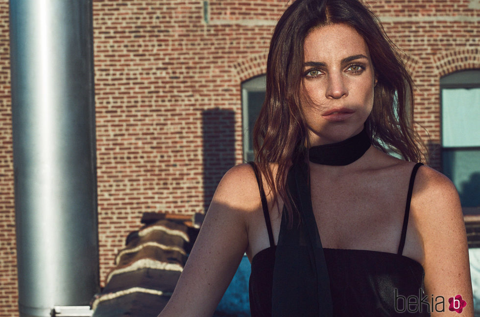 Julia Restoin como nueva imagen de Mango en su colección 'Journey'