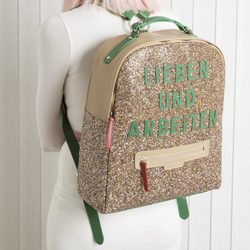 Mochila brillante de la colección otoño/invierno 2016/2017 de David Delfín