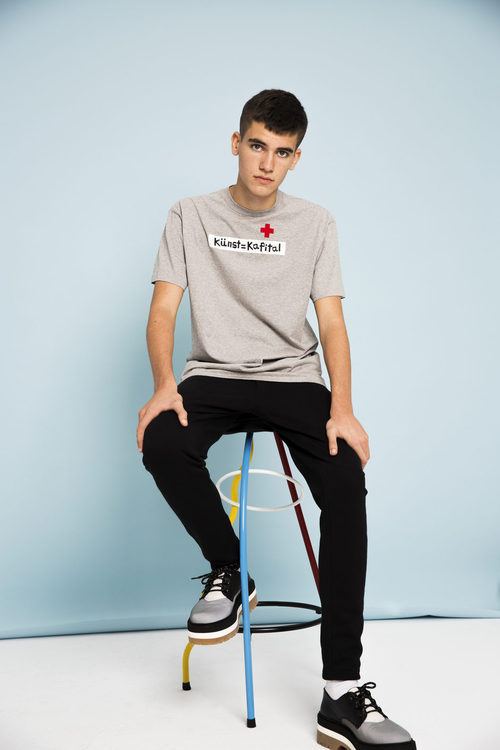 Camiseta gris unisex de David Delfín colección otoño/invierno 2016/2017