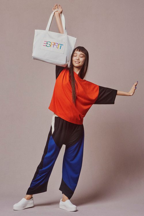 Maxi bolso blanco de la colección otoño/invierno 2016/2017 de Esprit y Opening Ceremony