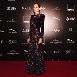 Nieves Álvarez con un vestido brocado en la Gala MATE en Perú