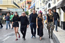 Domenico Dolce y Stefano Gabbana con las chicas 'millennials' para la primavera/verano 2017 de Dolce & Gabbana