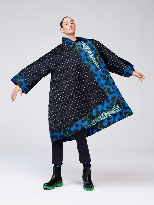 Maxiabrigo de varios estampados de la colección 'Kenzo x H&M'