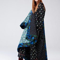 Conjunto de seda y abrigo oversize de la colección 'Kenzo x H&M'