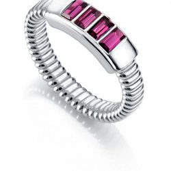 Anillo plateado con detalles en rosa de la nueva colección de Viceroy