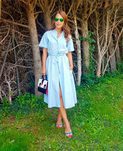Paula Echevarría con un vestido azul y blanco de Zara