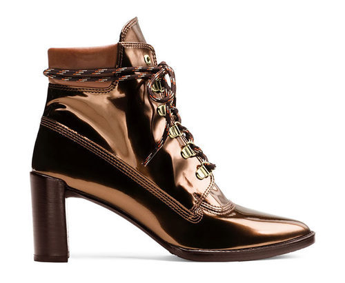 Botines en cobre metalizado de la colección 'Gigi Boot' de Stuart Weitzman
