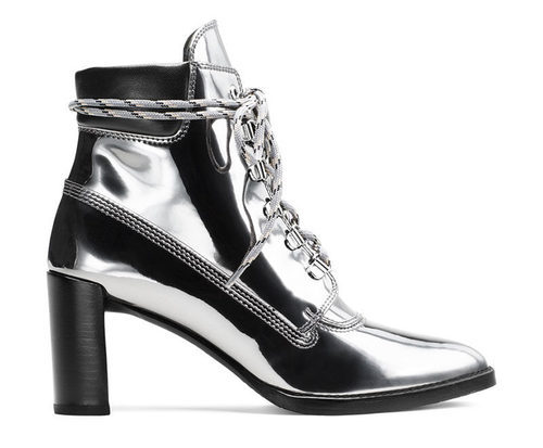 Botines en gris metalizado de la colección 'Gigi Boot' de Stuart Weitzman