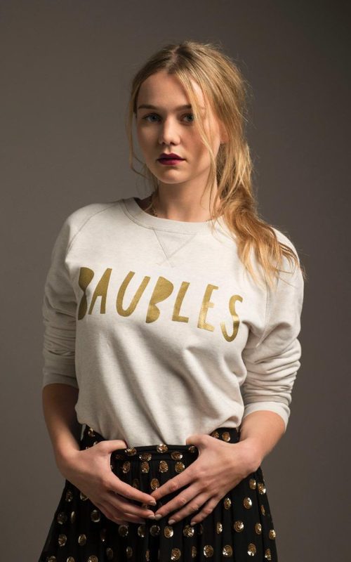 Inmy Waterhouse colabora con la campaña 'Christmas Jumper Day' de Save The Children