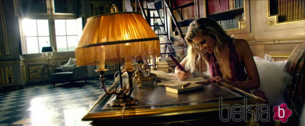 Stella Maxwell en el Fashion Film de Victoria's Secret