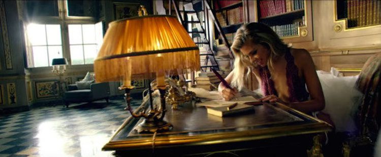 Stella Maxwell en el Fashion Film de Victoria's Secret