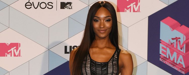 Jourdan Dunn con un mini vestido en los MTV EMA 2016