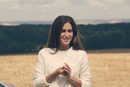 Gala González con un jersey blanco de Esprit otoño/invierno 2016/2017