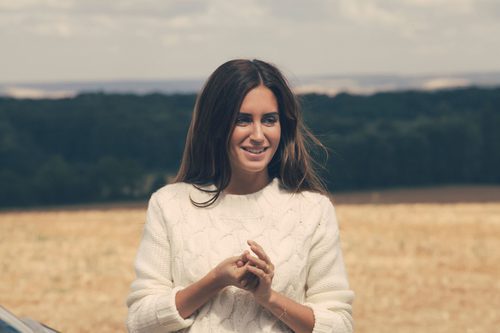 Gala González con un jersey blanco de Esprit otoño/invierno 2016/2017