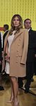 Melania Trump con un abrigo de paño en una jornada de campaña en Nueva York