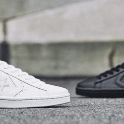 Sneakers blancas y negras de la colección 'Pro Leather '76' de Converse y Nike