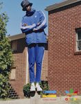 Chaqueta azul y blanca de la colección de Pharrell Williams con Adidas