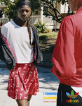Falda roja de la colección de Adidas con Pharrell Williams