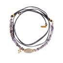 Pulsera de cuero con una cruz dorada de la colección de Sara Carbonero para Agatha París