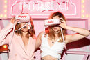Suki Waterhouse y Poppy Jamie presentando su nueva firma Pop & Suki en Los Ángeles