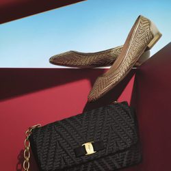 Bailarinas doradas de Salvatore Ferragamo para Navidad 2016