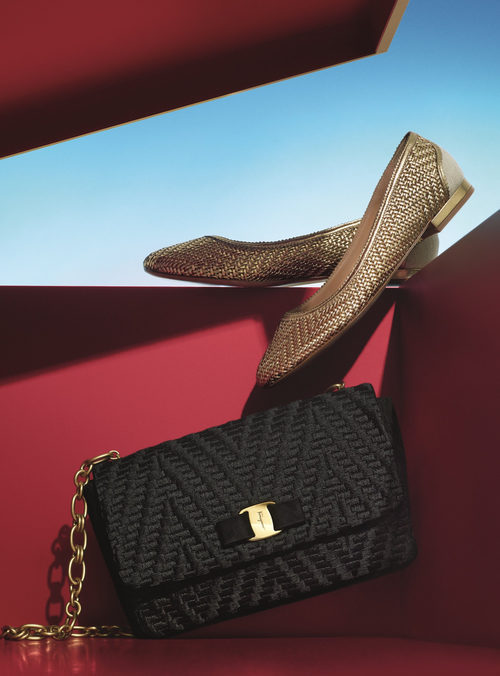 Bailarinas doradas de Salvatore Ferragamo para Navidad 2016