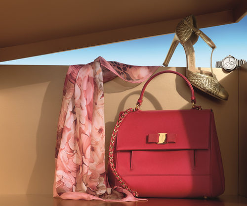 Bolso en color sandía de Salvatore Ferragamo para Navidad 2016