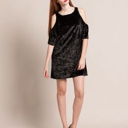 Vestido negro de terciopelo de Inside otoño/invierno 2016/2017