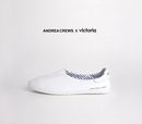Zapatillas básicas blancas de la colección 'Work' de Andrea Crews y Victoria