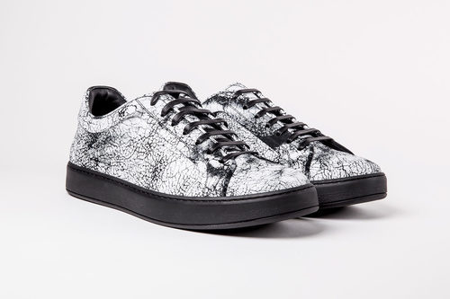 Deportivas blancas y negras de Dior Homme primavera/verano 2017