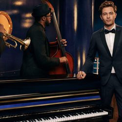 Francisco Lachowski con un traje de Tommy Hilfiger para Navidad 2016