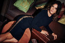 Alessandra Ambrosio con un vestido negro de Ale by Alessandra otoño/invierno 2016/2017