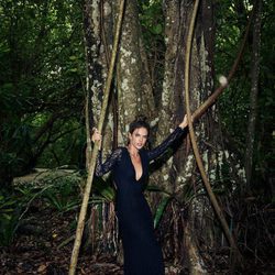 Alessandra Ambrosio con un vestido azul de Ale by Alessandra otoño/invierno 2016/2017