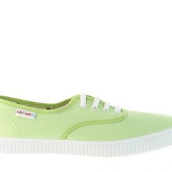 Clásicas zapatillas en color pistacho de Victoria primavera/verano 2017