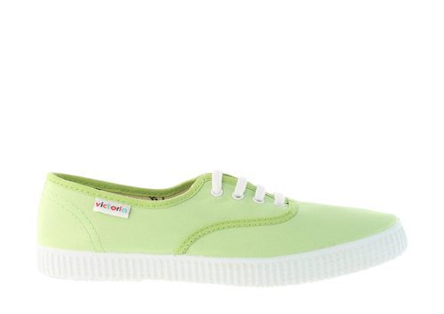 Clásicas zapatillas en color pistacho de Victoria primavera/verano 2017