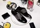 Mocasines negros con cristales de Jimmy Choo colección Crucero 2017