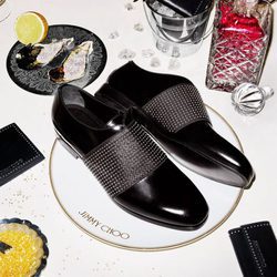 Mocasines negros con cristales de Jimmy Choo colección Crucero 2017