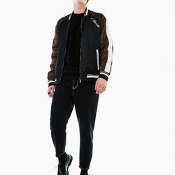 Chaqueta bomber satinada de Bershka colección Navidad 2016