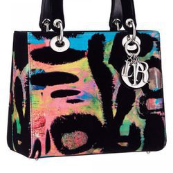 Bolso decorado con varios colores de la colección 'Lady Art' de Dior