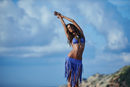 Alessandra Ambrosio con una falda de flecos de Ale by Alessandra