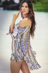 Alessandra Ambrosio con un vestido vaporoso de su firma Ale by Alessandra