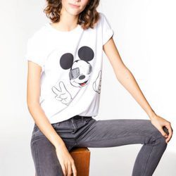 Marta Ortiz con la camiseta solidaria de Mickey Mouse de Alvarno