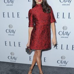 Meghan Markle con un vestido rojo en la fiesta Women in Television de ELLE 2016
