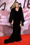 Kate Moss con un total black en los British Fashion Awards 2016