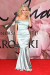 Pixie Lott con un vestido de corte sirena en los British Fashion Awards 2016