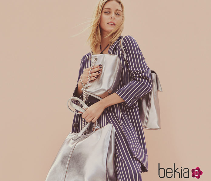 Olivia Palermo y los bolsos metalizados de MAX&Co primavera/verano 2017